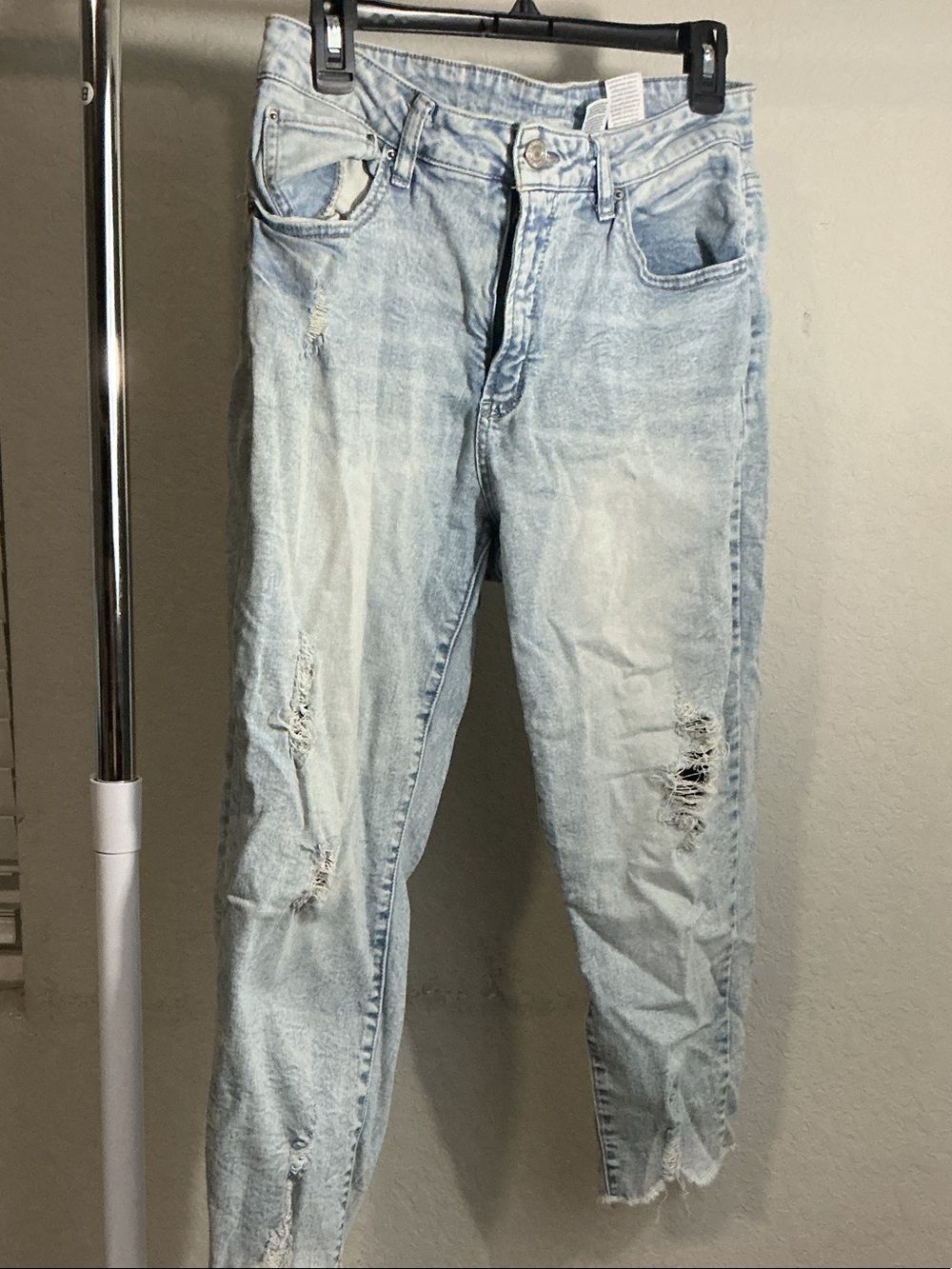 🩵 No Boundaries Distressed High Rise Ankle Jeans Size 16 Light Wash Raw Hem 🩵